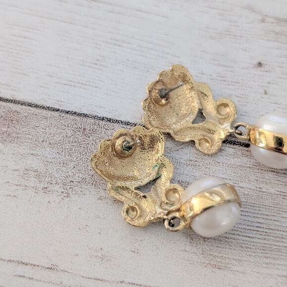 Vintage Stud Earrings Gold Tone & Faux Pearl Regal - Picture 4 of 7